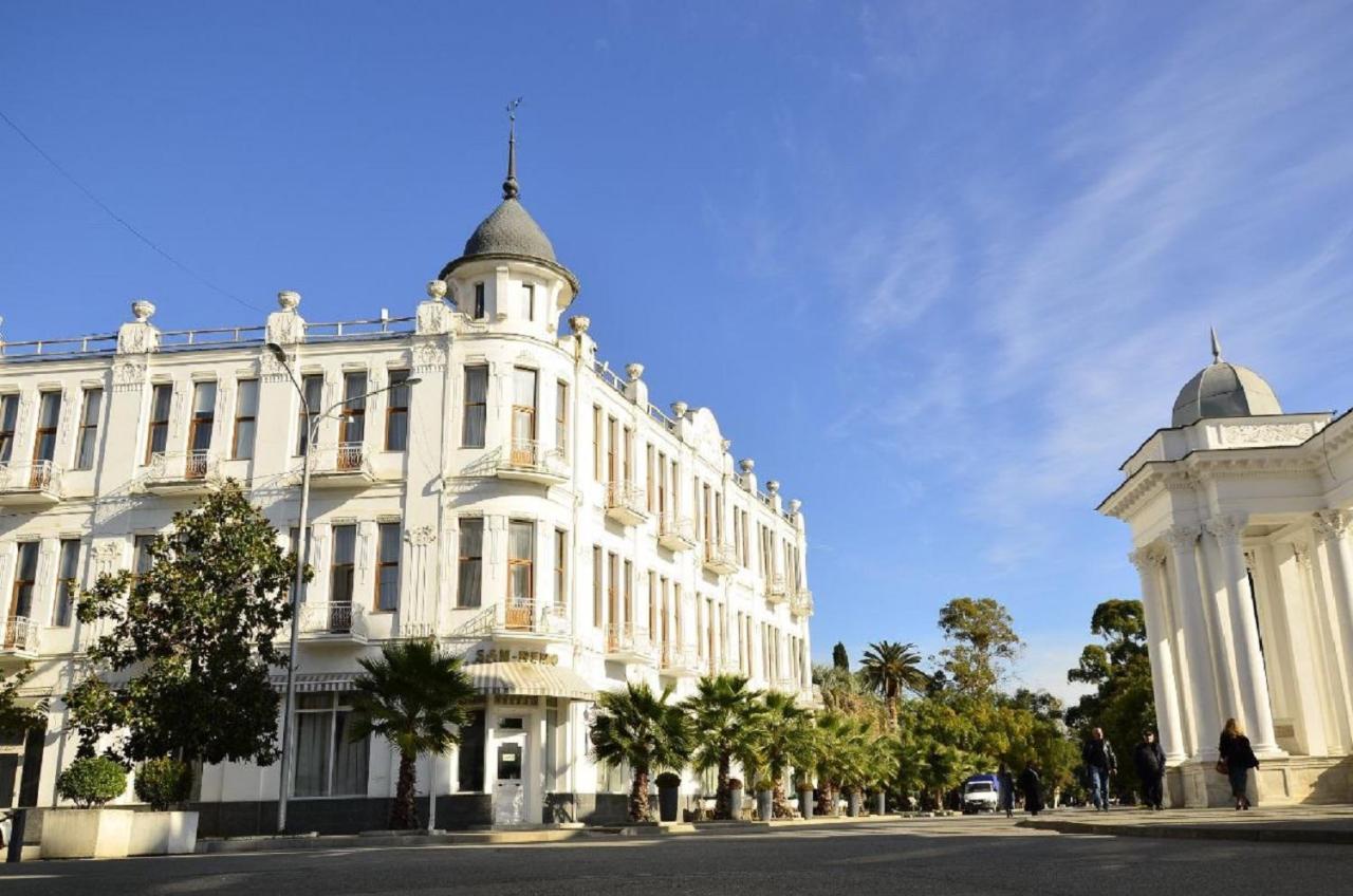 Ritsa Hotel Sukhumi Exterior photo