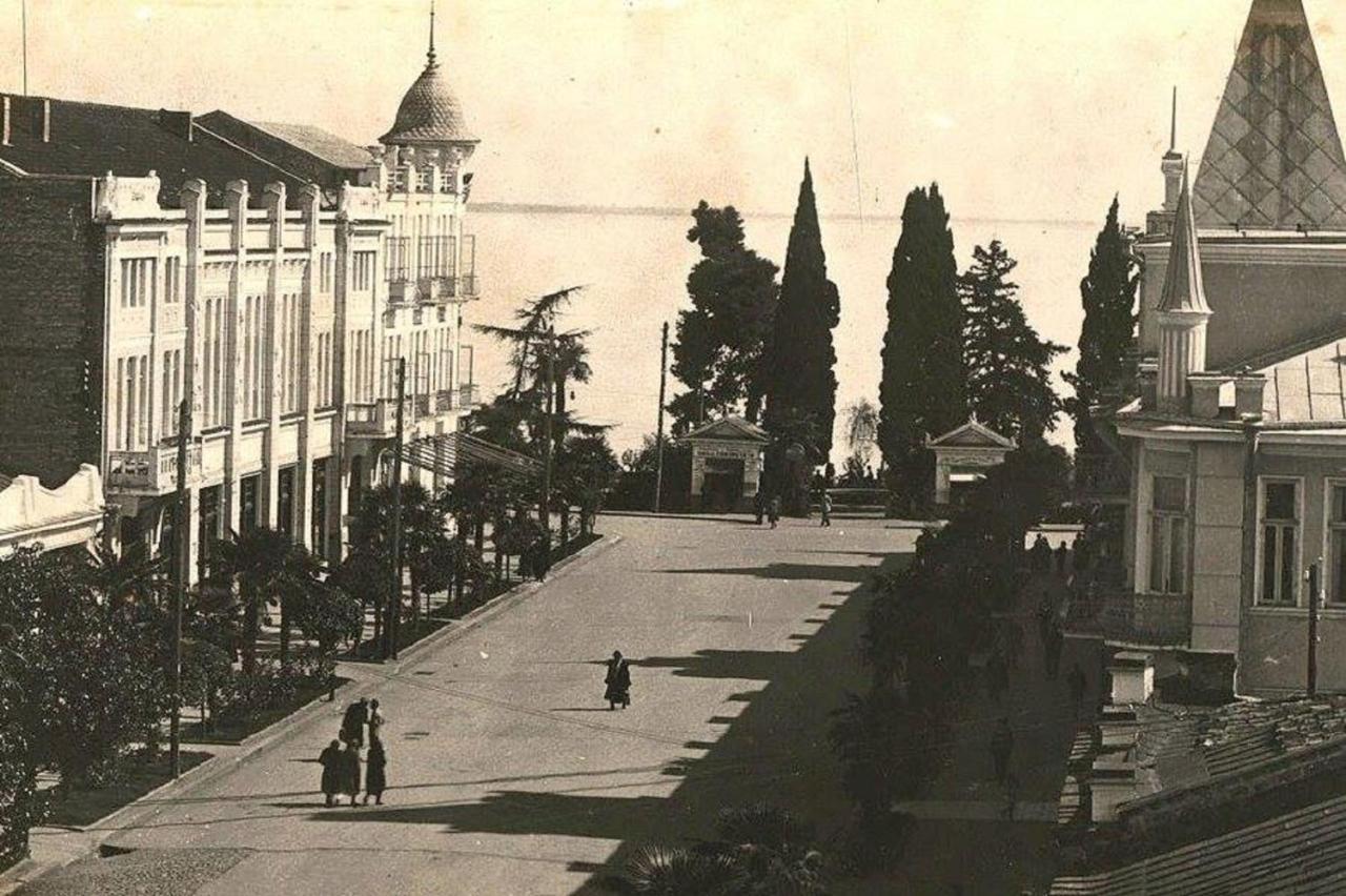 Ritsa Hotel Sukhumi Exterior photo