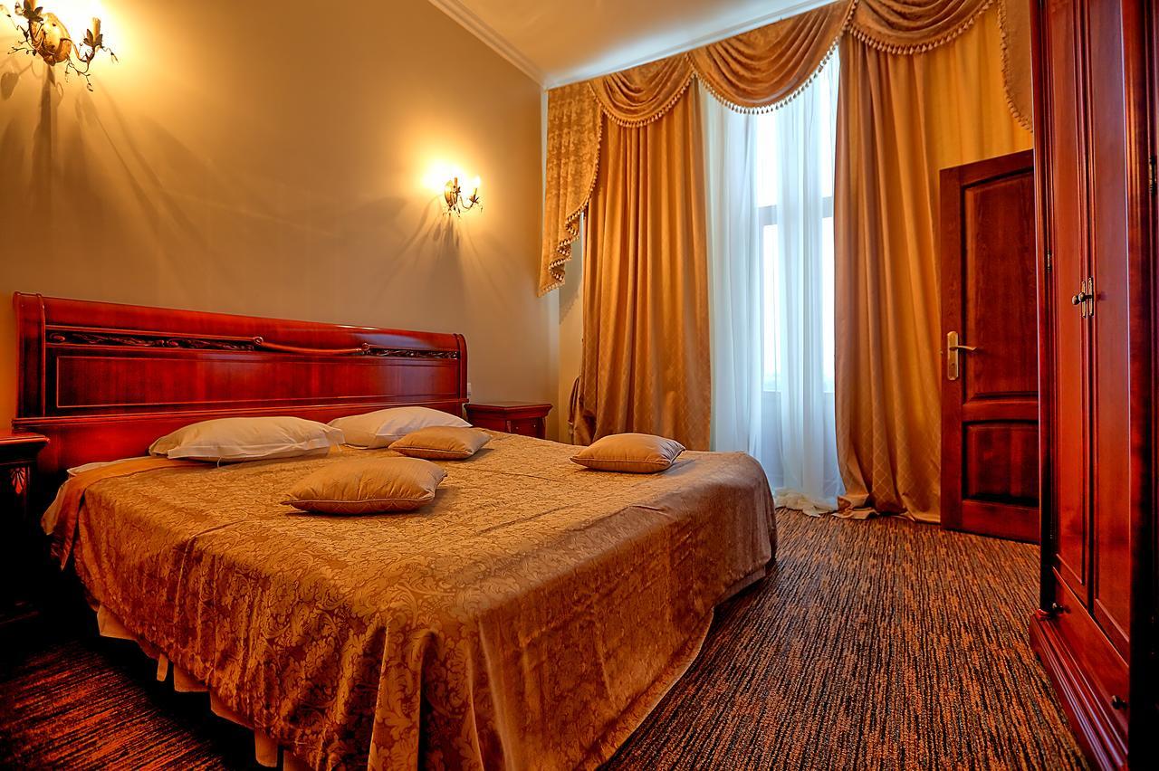 Ritsa Hotel Sukhumi Exterior photo