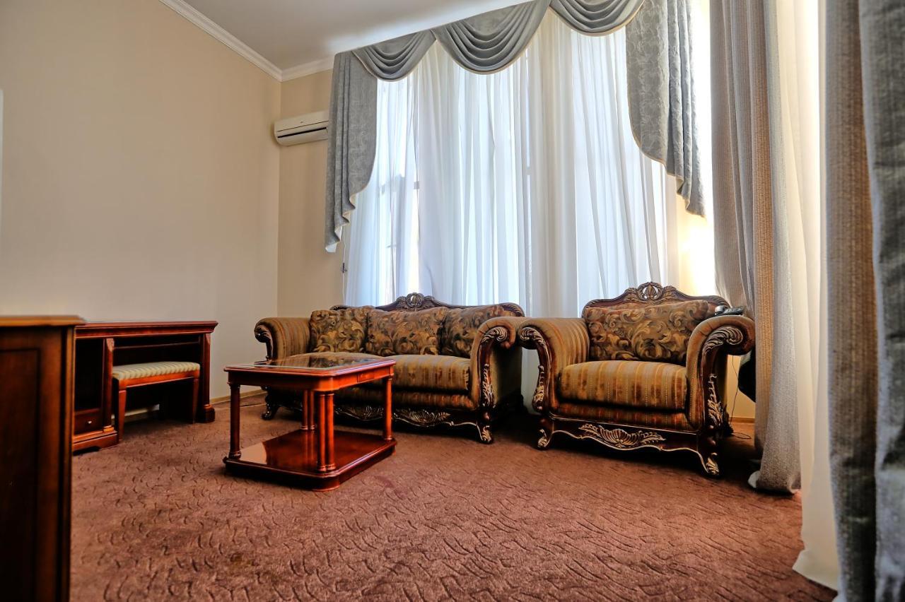 Ritsa Hotel Sukhumi Exterior photo